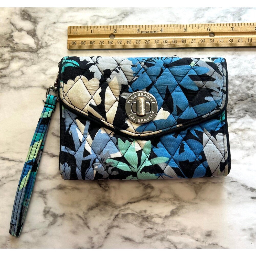 Vera Bradley turn lock wallet wristlet in Camofloral